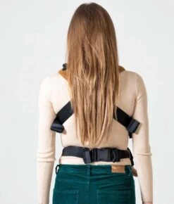 ByKay - Draagzak - Click Carrier Classic - Ribbed Velvet - Mustard Brown -Babyproducten Serie Winkel 1021x1200 2