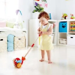 Hape Lilly Musical Stokroller Rood 56 Cm -Babyproducten Serie Winkel 1200x1200 10