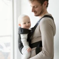 BabyBjörn Draagzak Mini - Cotton - Zwart 22 BabyBjörn Draagzak Mini - Cotton - Zwart -Babyproducten Serie Winkel 1200x1200 1060