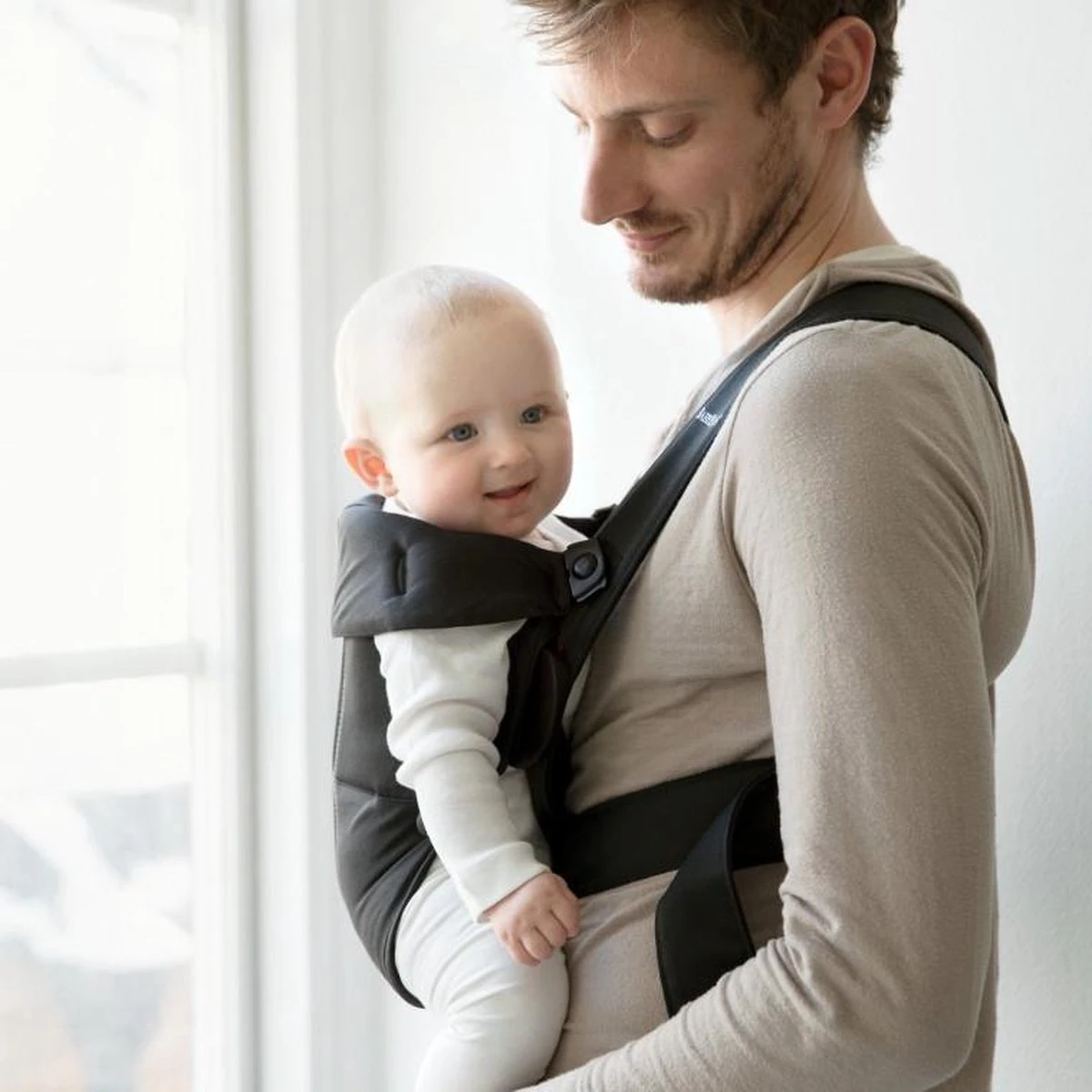 BabyBjörn Draagzak Mini - Cotton - Zwart 11 BabyBjörn Draagzak Mini - Cotton - Zwart - Afbeelding 9