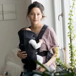 BabyBjörn Draagzak Mini - Cotton - Zwart 24 BabyBjörn Draagzak Mini - Cotton - Zwart -Babyproducten Serie Winkel 1200x1200 1062