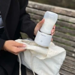 MyBambini's Bottle Warmer Pro™ - Draagbare Baby Flessenwarmer Voor Onderweg - Blauw - Geschikt Voor Dr. Brown's (brede Hals), Suavinex & J Bimbi 18 MyBambini's Bottle Warmer Pro™ - Draagbare Baby Flessenwarmer Voor Onderweg - Blauw - Geschikt Voor Dr. Brown's (brede Hals), Suavinex & J Bimbi -Babyproducten Serie Winkel 1200x1200 1259