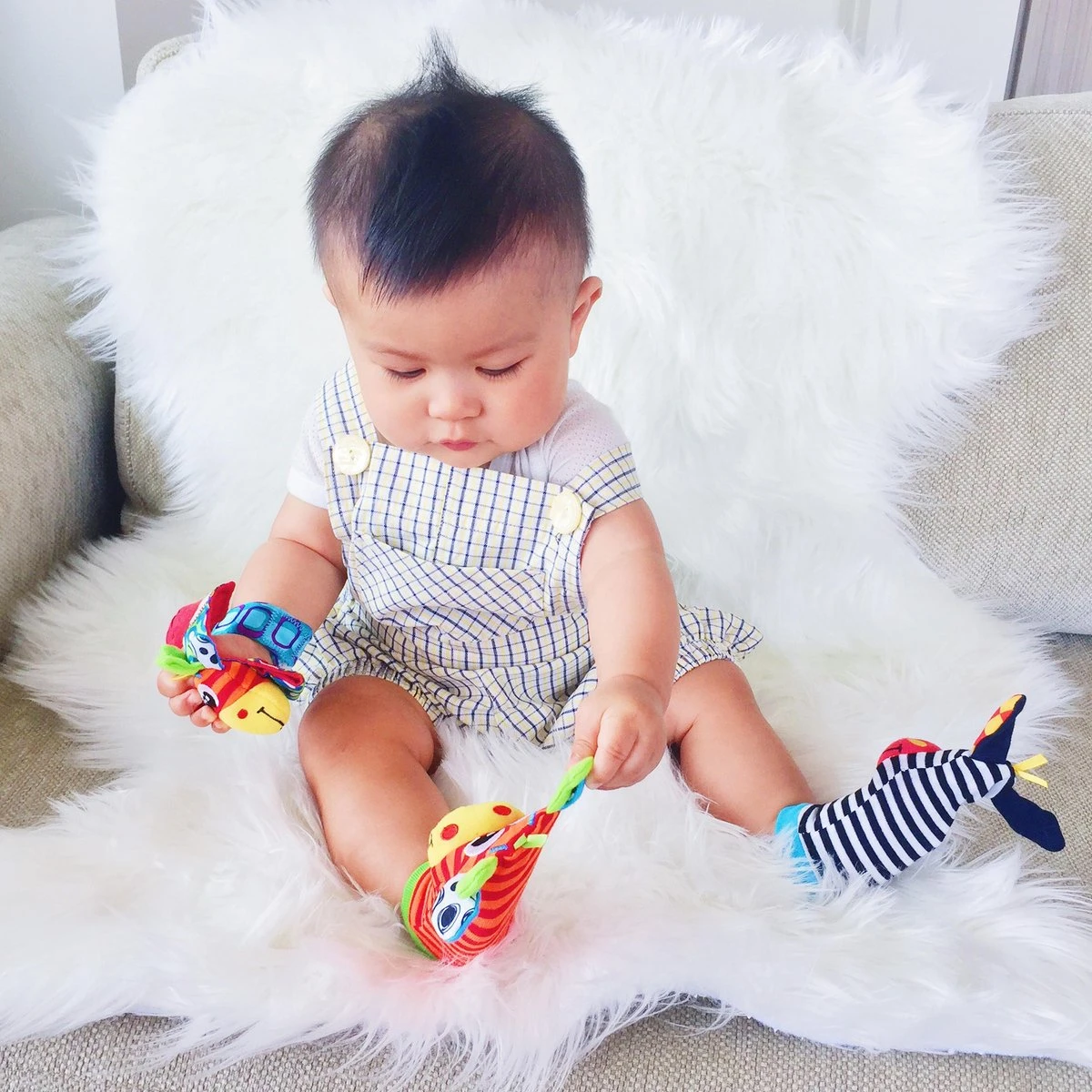 Playgro Pols- En Voetrammelaarset Zebra & Giraf - Set Van 4 Stuks, 2 Polsbandjes En 2 Rammelsokjes 8 Playgro Pols- En Voetrammelaarset Zebra & Giraf - Set Van 4 Stuks, 2 Polsbandjes En 2 Rammelsokjes - Afbeelding 6