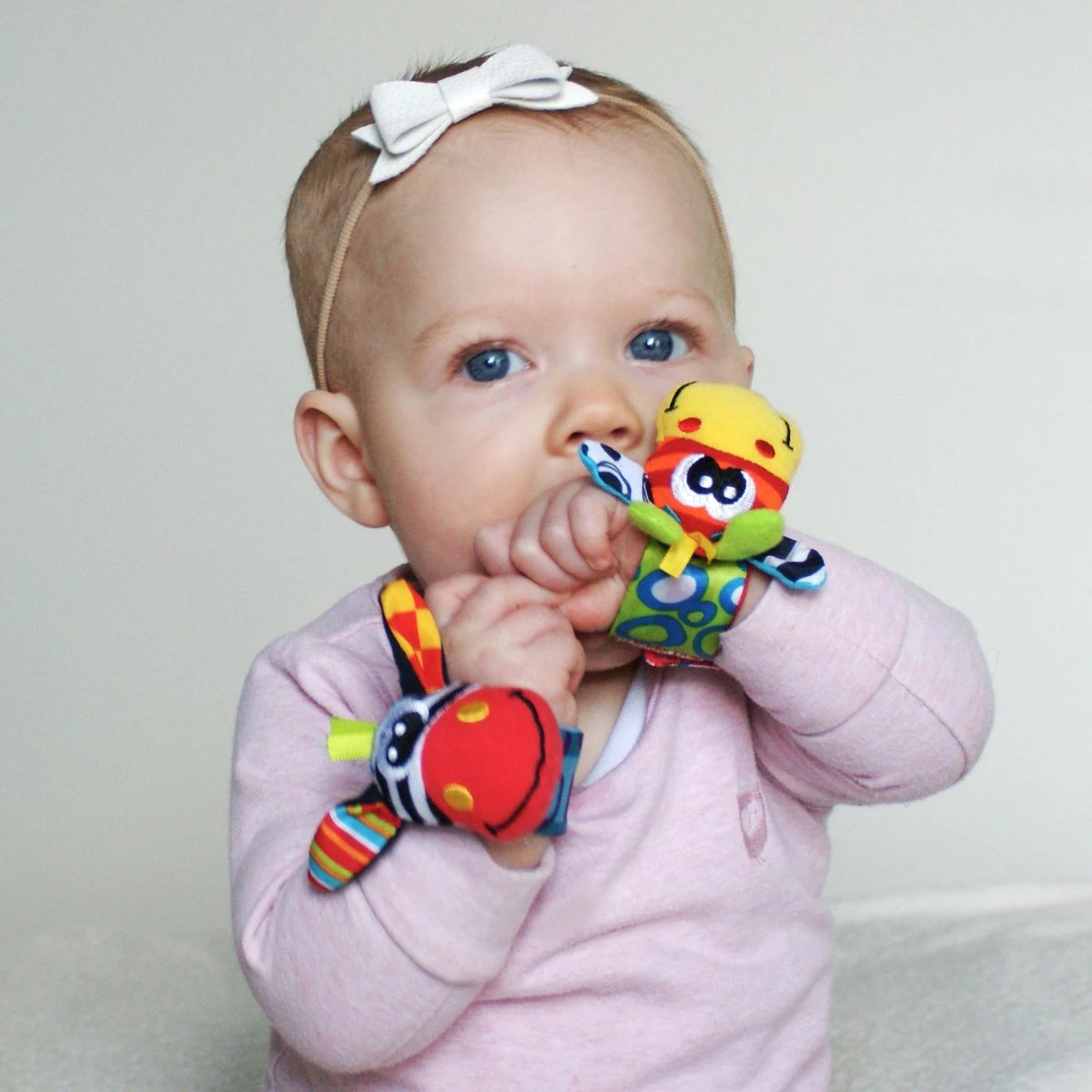 Playgro Pols- En Voetrammelaarset Zebra & Giraf - Set Van 4 Stuks, 2 Polsbandjes En 2 Rammelsokjes 11 Playgro Pols- En Voetrammelaarset Zebra & Giraf - Set Van 4 Stuks, 2 Polsbandjes En 2 Rammelsokjes - Afbeelding 9