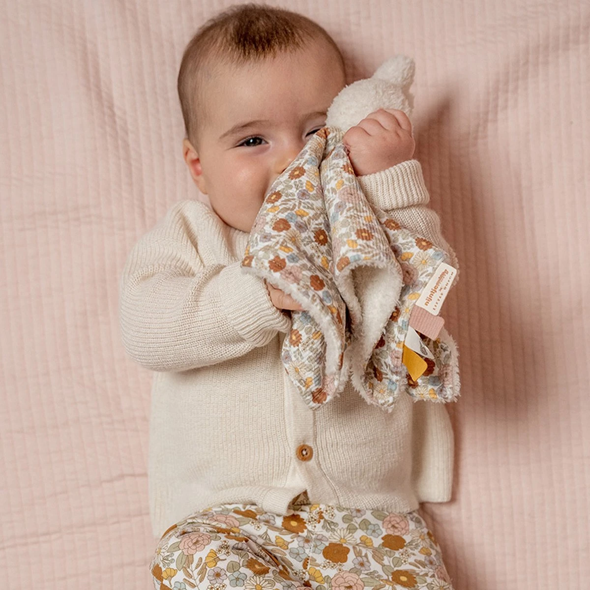 Nijntje X Little Dutch - Vintage Little Flower - Knuffeldoekje 7 Nijntje X Little Dutch - Vintage Little Flower - Knuffeldoekje - Afbeelding 5