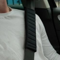 Hazlö Luxe Gordelhoezen - Auto Gordel Beschermer - Schouderhoezen - Gordelkussen - Gordel Beschermer - Gordelhoes - 2 Stuks - Zwart 10 Hazlö Luxe Gordelhoezen - Auto Gordel Beschermer - Schouderhoezen - Gordelkussen - Gordel Beschermer - Gordelhoes - 2 Stuks - Zwart -Babyproducten Serie Winkel 1200x1200 510