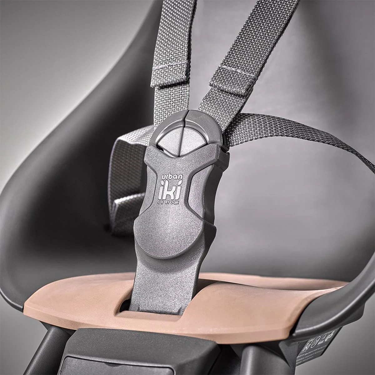 Urban Iki Fietsstoeltje Achter - Bincho Black/Kurumi Brown 13 Urban Iki Fietsstoeltje Achter - Bincho Black/Kurumi Brown - Afbeelding 11