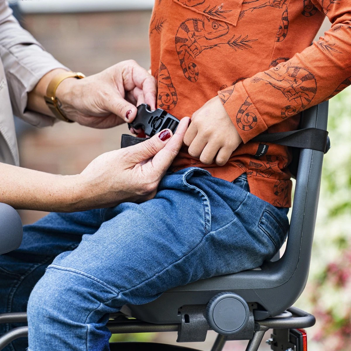 Qibbel 6+ Junior Fietsstoeltje Achter - Zwart Met Bruin Kussentje 7 Qibbel 6+ Junior Fietsstoeltje Achter - Zwart Met Bruin Kussentje - Afbeelding 5