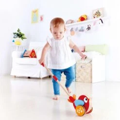 Hape Lilly Musical Stokroller Rood 56 Cm -Babyproducten Serie Winkel 1200x1200 9