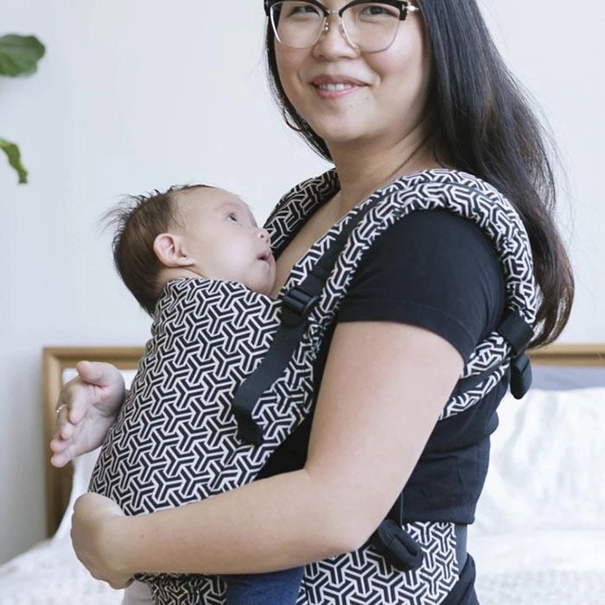 Tula Free To Grow - Draagzak Baby - Forever - Zwart Wit - Ergonomisch 5 Tula Free To Grow - Draagzak Baby - Forever - Zwart Wit - Ergonomisch - Afbeelding 3