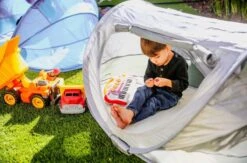 Deryan Peuter Luxe Campingbedje – Inclusief Zelfopblaasbare Matras - Silver -Babyproducten Serie Winkel 1200x794