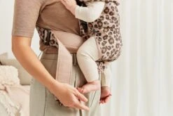 BabyBjörn Draagzak Mini - Cotton - Beige-Luipaard 13 BabyBjörn Draagzak Mini - Cotton - Beige-Luipaard -Babyproducten Serie Winkel 1200x800 169