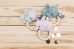 Baby's Only Houten Baby Rammelaar Olifant Gebreid - Classic Roze - Baby Cadeau -Babyproducten Serie Winkel 1200x800 19