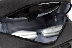 Brisby Slijtvaste Luiertas – Verzorgingstas – Met Buggymontage - Zwart 23 Brisby Slijtvaste Luiertas – Verzorgingstas – Met Buggymontage - Zwart -Babyproducten Serie Winkel 1200x803 6