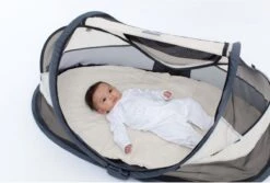 Deryan Baby Luxe Campingbedje – Inclusief Zelfopblaasbare Matras - Cream -Babyproducten Serie Winkel 1200x813 1