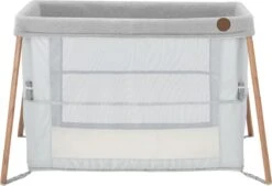 Maxi-Cosi Iris Campingbedje - Essential Grey -Babyproducten Serie Winkel 1200x823