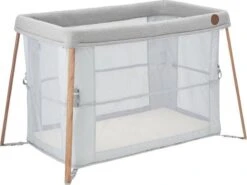 Maxi-Cosi Iris Campingbedje - Essential Grey -Babyproducten Serie Winkel 1200x901 1