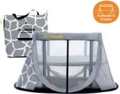 AeroMoov Instant Travel Cot Reisbed - Giraph Sky -Babyproducten Serie Winkel 1200x941 1