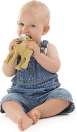 Sophie De Giraf - Al Thir De Dromedaris - Bijtspeelgoed - 100% Natuurlijk Rubber -Babyproducten Serie Winkel 700x1200