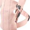 BabyBjörn Draagzak Mini - 3D Jersey - Lichtroze -Babyproducten Serie Winkel 780x1200 2