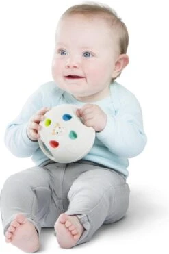 Sophie De Giraf - So Pure - Speelbal - Senso Ball - 100% Natuurlijk Rubber 11 Sophie De Giraf - So Pure - Speelbal - Senso Ball - 100% Natuurlijk Rubber -Babyproducten Serie Winkel 799x1200 1