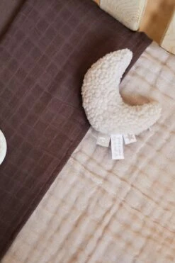 Jollein Rammelaar Moon - Nougat -Babyproducten Serie Winkel 799x1200 3