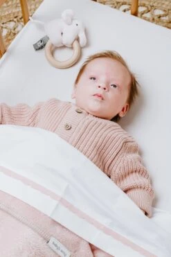 Baby's Only Houten Baby Rammelaar Olifant Gebreid - Classic Roze - Baby Cadeau -Babyproducten Serie Winkel 800x1200 4