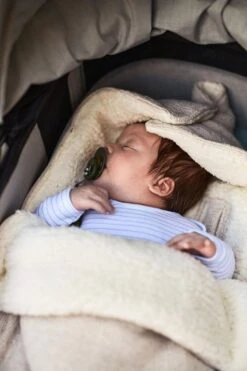 Jollein Voetenzak Voor Autostoel & Kinderwagen - Bliss Knit - Nougat 33 Jollein Voetenzak Voor Autostoel & Kinderwagen - Bliss Knit - Nougat -Babyproducten Serie Winkel 800x1200 87