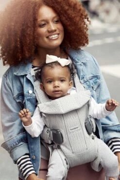 BabyBjörn Draagzak One Air - 3D Mesh - Zilver -Babyproducten Serie Winkel 800x1200 96