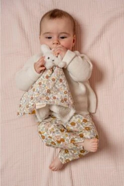Nijntje X Little Dutch - Vintage Little Flower - Knuffeldoekje 13 Nijntje X Little Dutch - Vintage Little Flower - Knuffeldoekje -Babyproducten Serie Winkel 801x1200 2