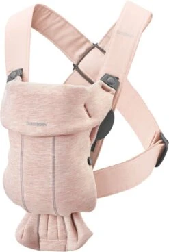 BabyBjörn Draagzak Mini - 3D Jersey - Lichtroze 22 BabyBjörn Draagzak Mini - 3D Jersey - Lichtroze -Babyproducten Serie Winkel 806x1200 2