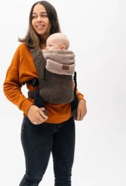 Bykay - Draagdoeken - Cover - Teddy Taupe - Winter Edition -Babyproducten Serie Winkel 813x1200 2