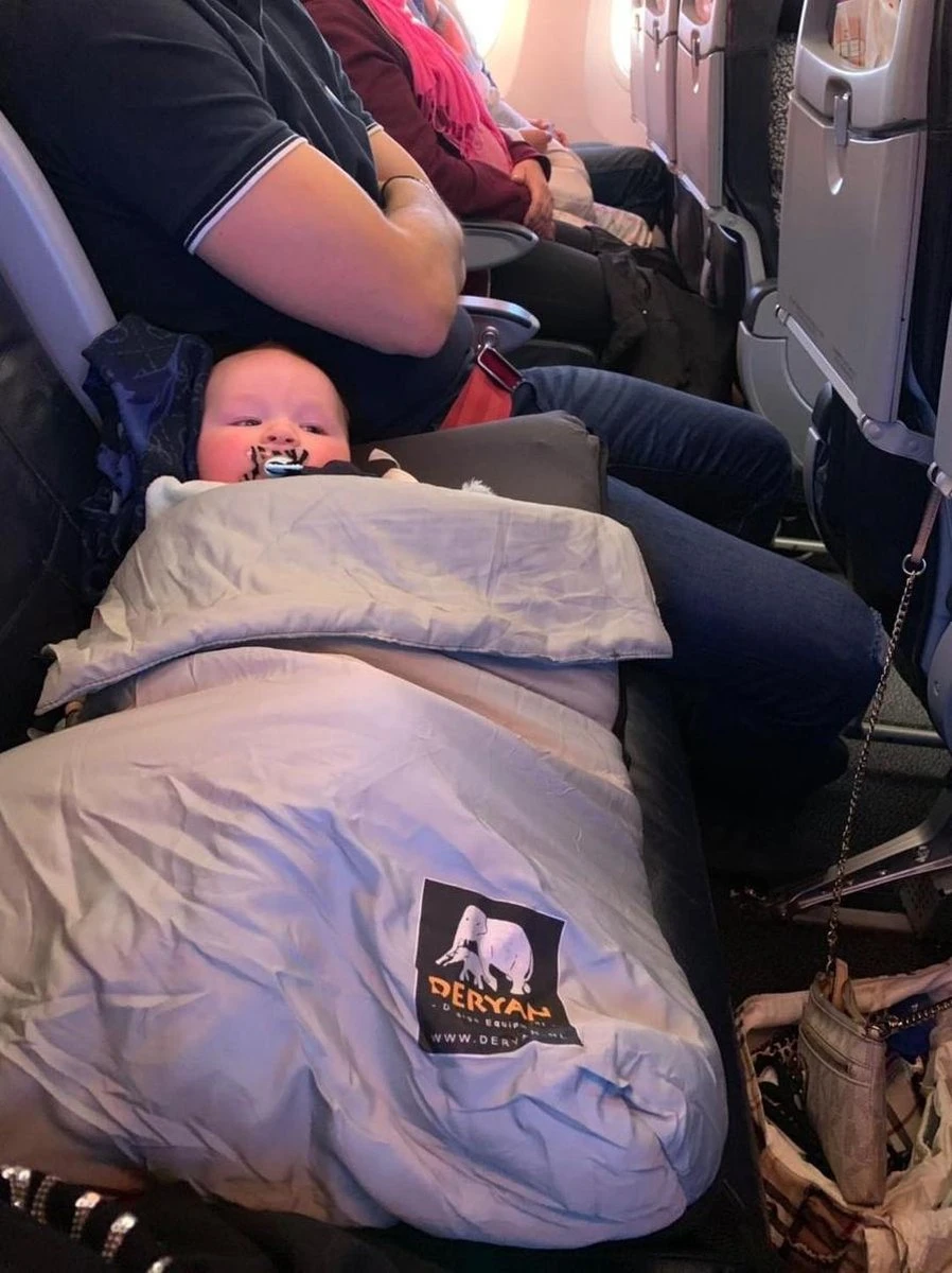 Deryan AirTraveller Vliegtuigbedje - Reiskussen Met Matras - Compact Opgevouwen 6 Deryan AirTraveller Vliegtuigbedje - Reiskussen Met Matras - Compact Opgevouwen - Afbeelding 4