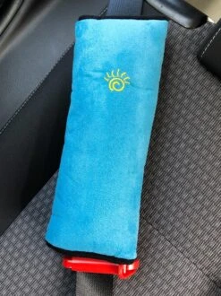 3D Blauwe Gordelkussen Of Slaapkussen Als Reiskussen In De Auto. Dit Kussen Is De Beschermer Van Riem/Gordel, Nek, Hoofd En Kind Bij Het Slapen -Babyproducten Serie Winkel 899x1200 6