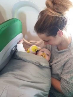 Deryan AirTraveller Vliegtuigbedje - Reiskussen Met Matras - Compact Opgevouwen 35 Deryan AirTraveller Vliegtuigbedje - Reiskussen Met Matras - Compact Opgevouwen -Babyproducten Serie Winkel 900x1200 14