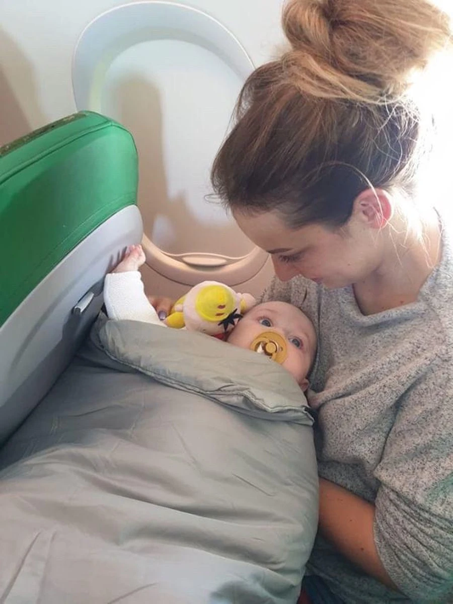 Deryan AirTraveller Vliegtuigbedje - Reiskussen Met Matras - Compact Opgevouwen 19 Deryan AirTraveller Vliegtuigbedje - Reiskussen Met Matras - Compact Opgevouwen - Afbeelding 17