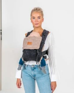 ByKay - Winter Voering - In Je Draagzak - Teddy Inlay - Taupe - Oragnic -Babyproducten Serie Winkel 960x1200 16