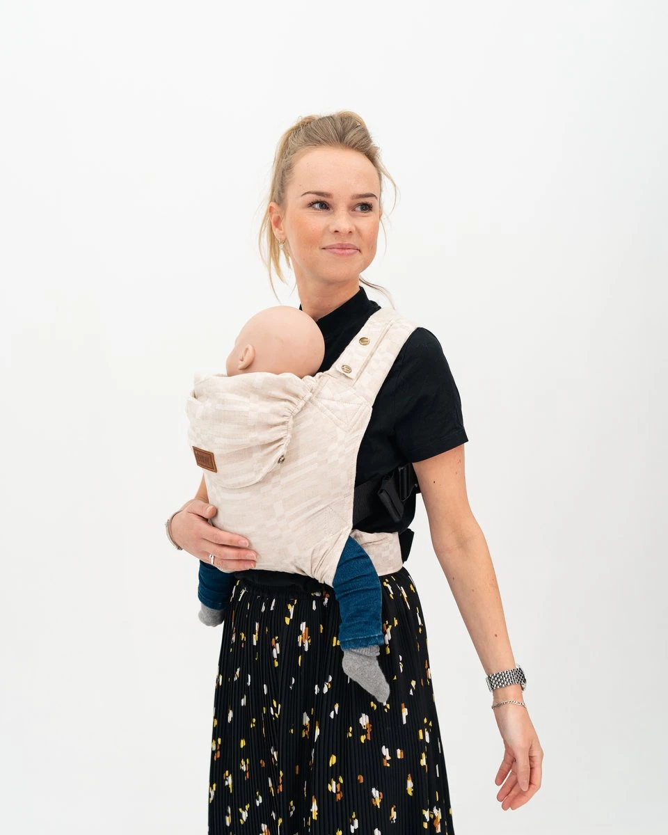 ByKay - Draagzak - Click Carrier Classic - Sand Blocks Summer - Organic Linnen/Cotton 3 ByKay - Draagzak - Click Carrier Classic - Sand Blocks Summer - Organic Linnen/Cotton